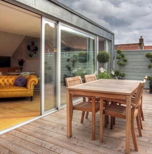 Outdoor dining - Stylish Loft Apartment Print Room 2 (Hingham)