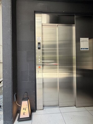 Interior - 2 minutes from Toranomon Hills Station】Excellent access to Tokyo, Ginza and Roppongi! Max. 6 people, quiet and convenient location: 5th floor (Minato-ku)