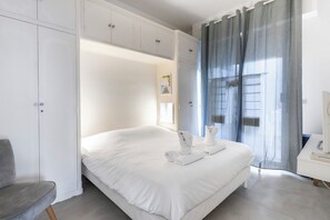 Iron/ironing board, WiFi, bed sheets - Spacious 80m² Cannes Apt with Huge Terrace (Cannes)