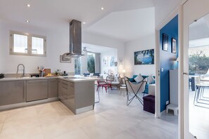 Interior - Spacious 80m² Cannes Apt with Huge Terrace (Cannes)