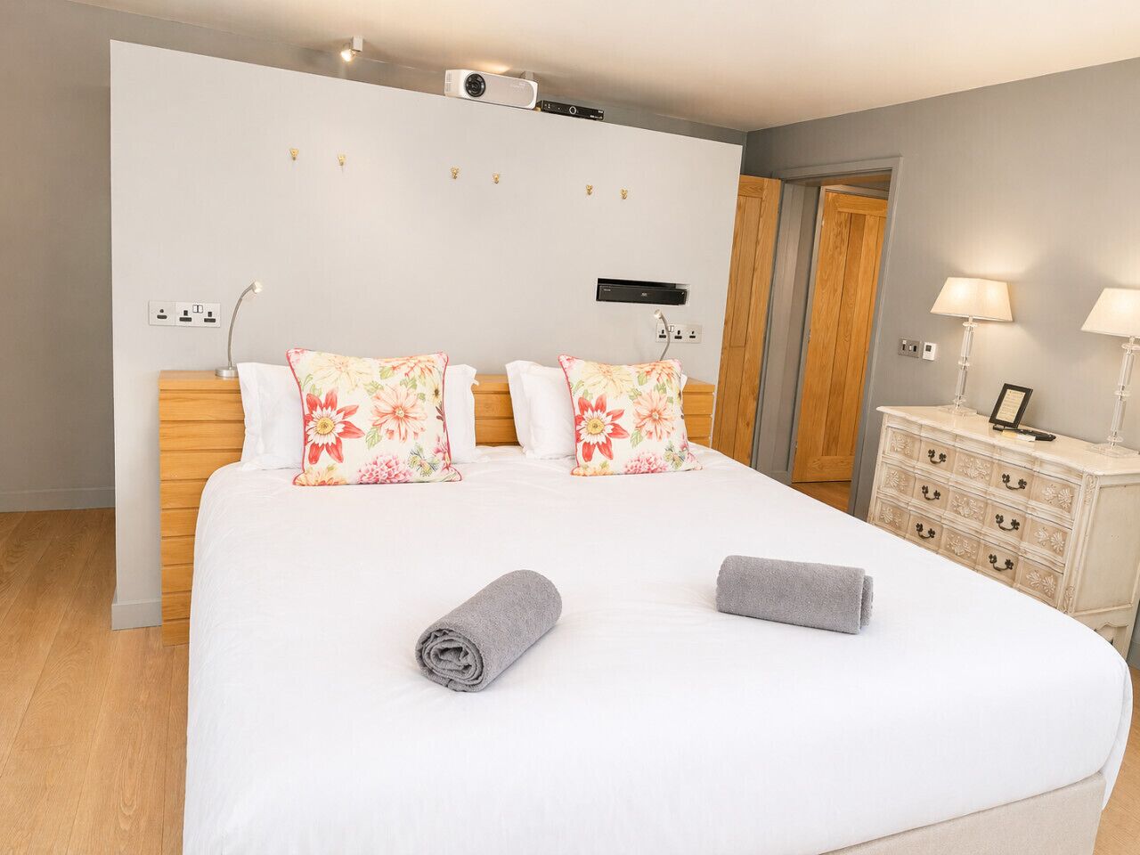 1 slaapkamer, een strijkplank/strijkijzer, wifi, beddengoed