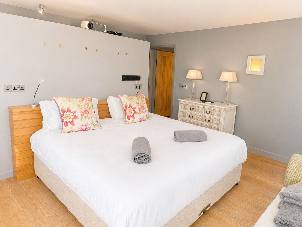 1 slaapkamer, een strijkplank/strijkijzer, wifi, beddengoed