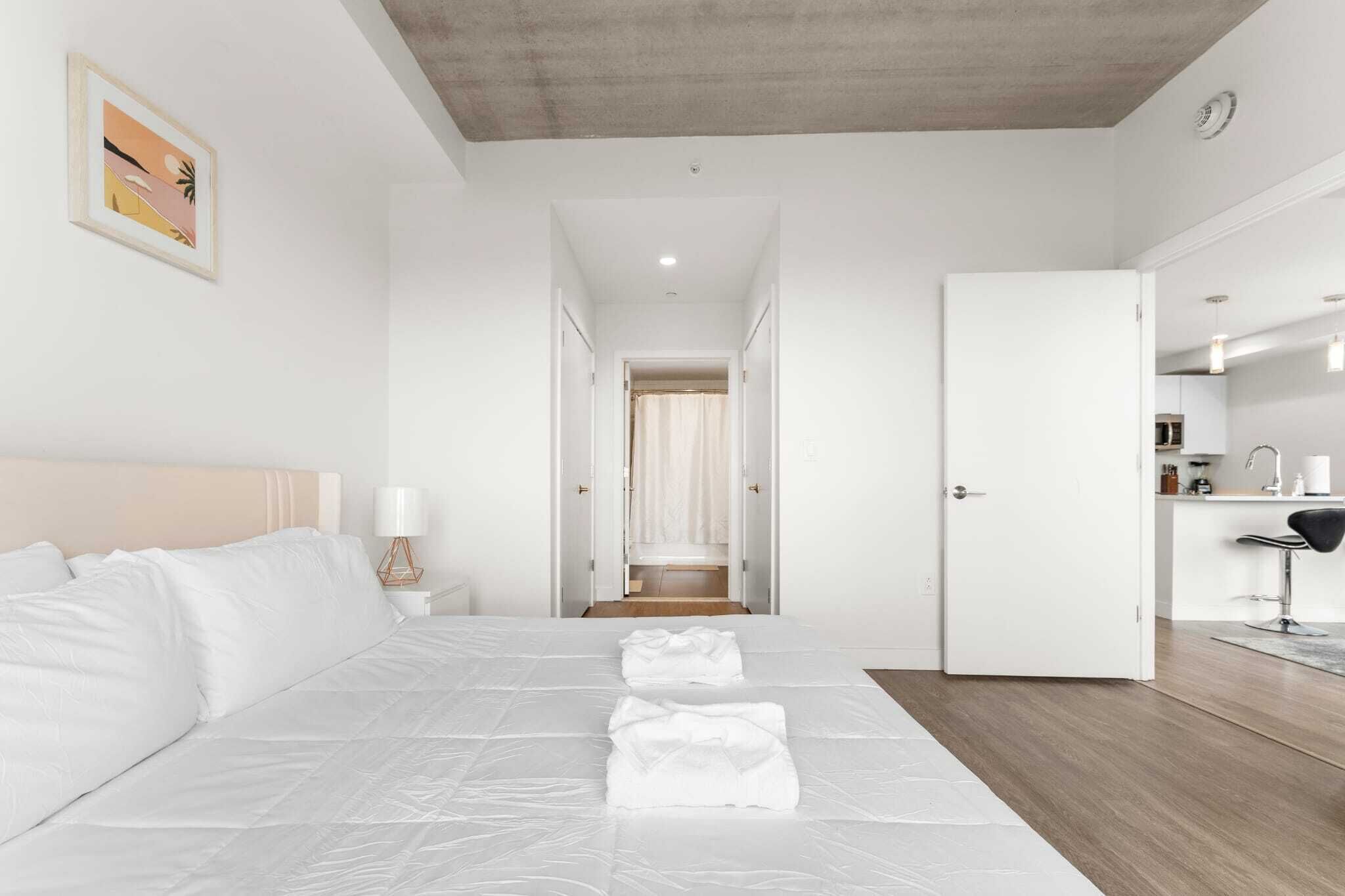 Iron/ironing board, WiFi, bed sheets