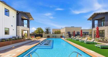 Luxe Condo • Prime Location • 5-Star Comfort