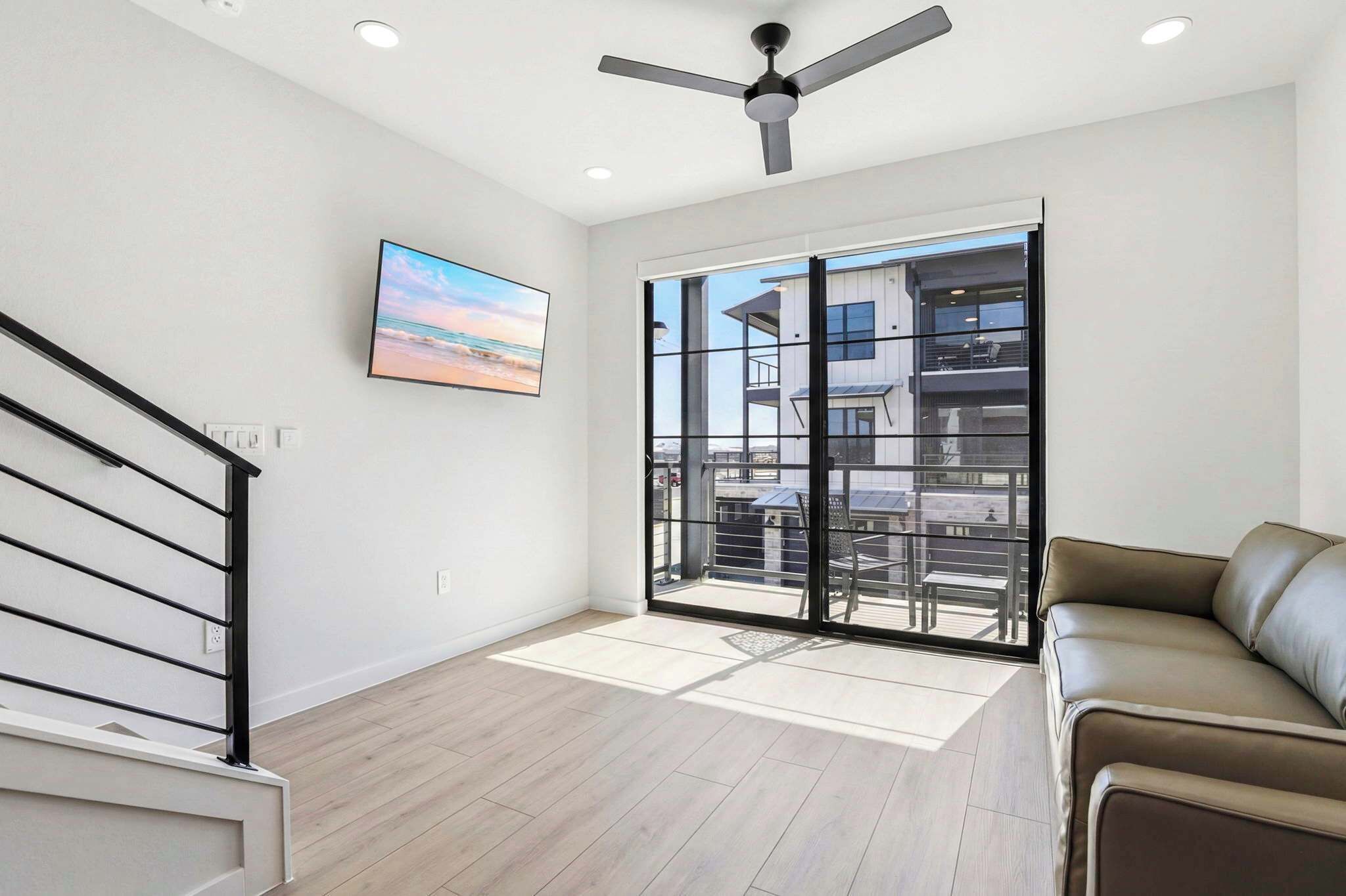 TV, stereo, offices