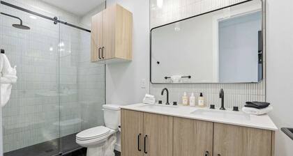 Luxe Condo • Prime Location • 5-Star Comfort