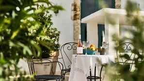 Panoramic Double Room | Outdoor dining - Bambarone L'Agriturismo (Fasano)