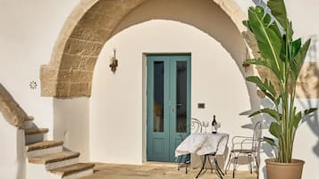 Superior Room, Garden View | Outdoor dining