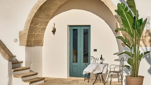 Superior Room, Garden View | Outdoor dining