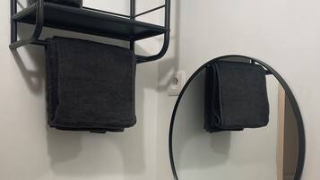 Shower, hair dryer, bidet, towels