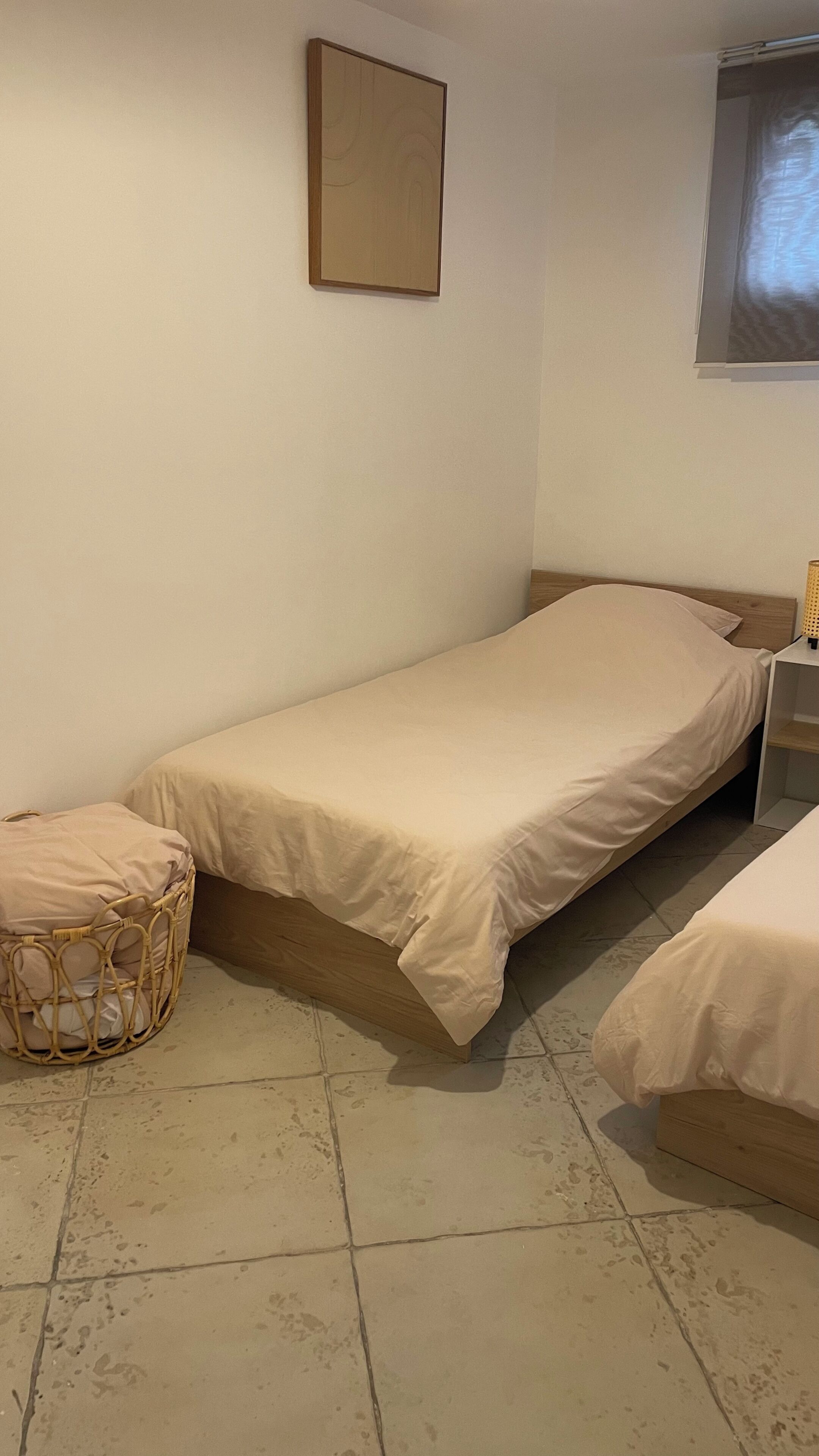 WiFi, bed sheets