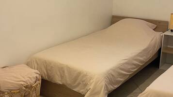 WiFi, bed sheets
