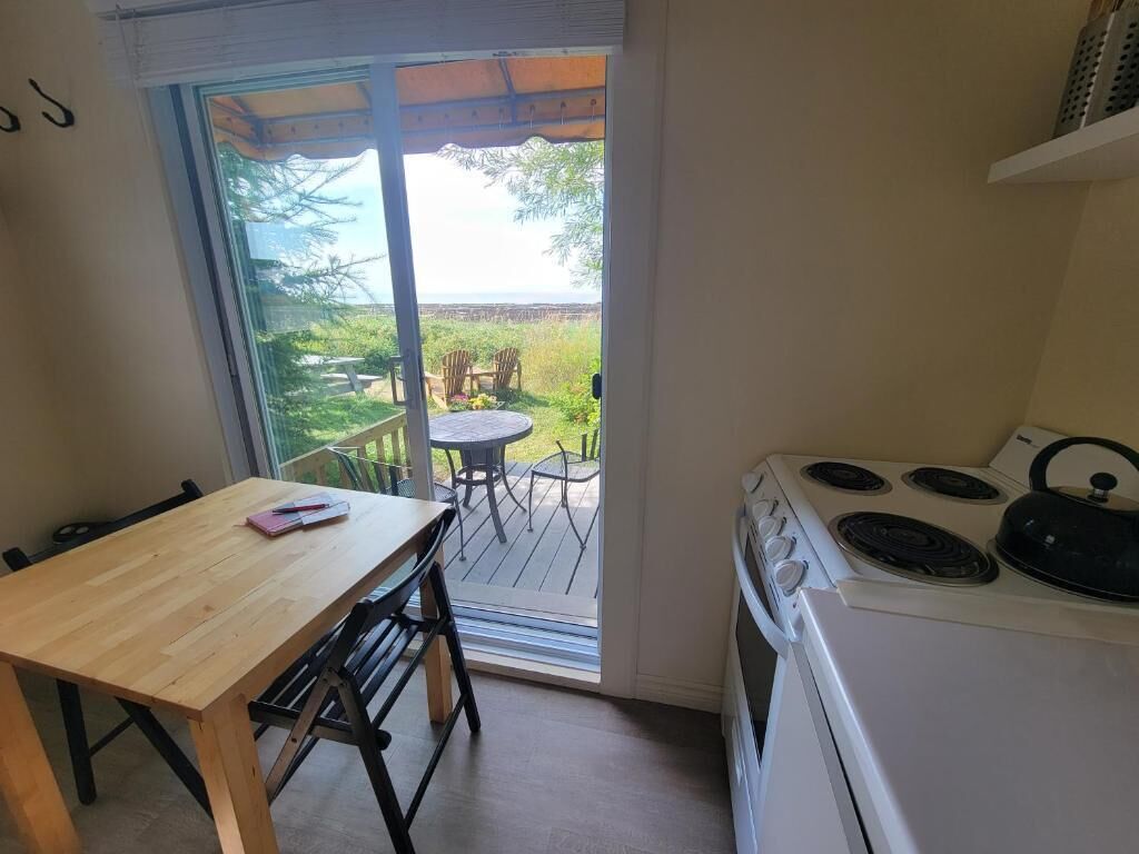 Studio Supérieur, cuisine, vue mer | Cuisine privée | Mini réfrigérateur, micro-ondes, plaque de cuisson