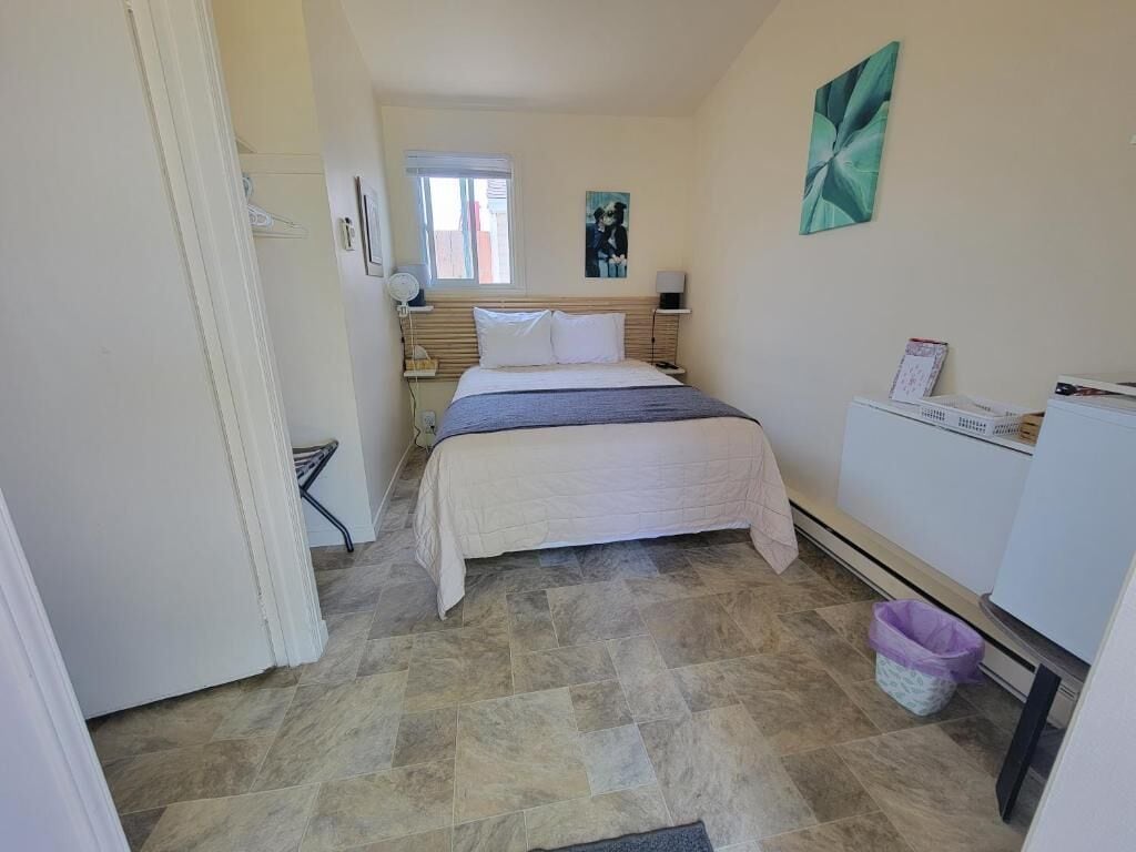 Habitació doble econòmica, bany privat | Wifi gratuïta 