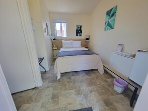 Economy Double Room, Private Bathroom | Free WiFi - Motel Appartements le Saint-Patrick (Sainte-Flavie)