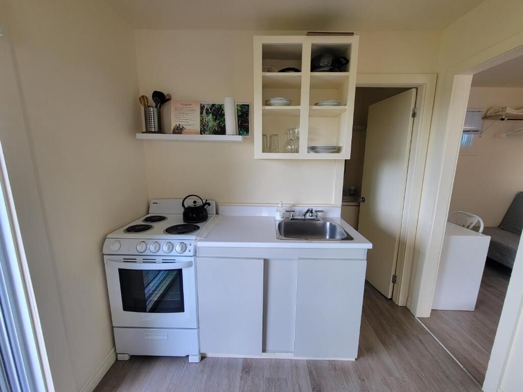 Superior-Studio, Küche, Meerblick | Eigene Küche | Mini-Kühlschrank, Mikrowelle, Herdplatte, Kochgeschirr/Geschirr/Besteck
