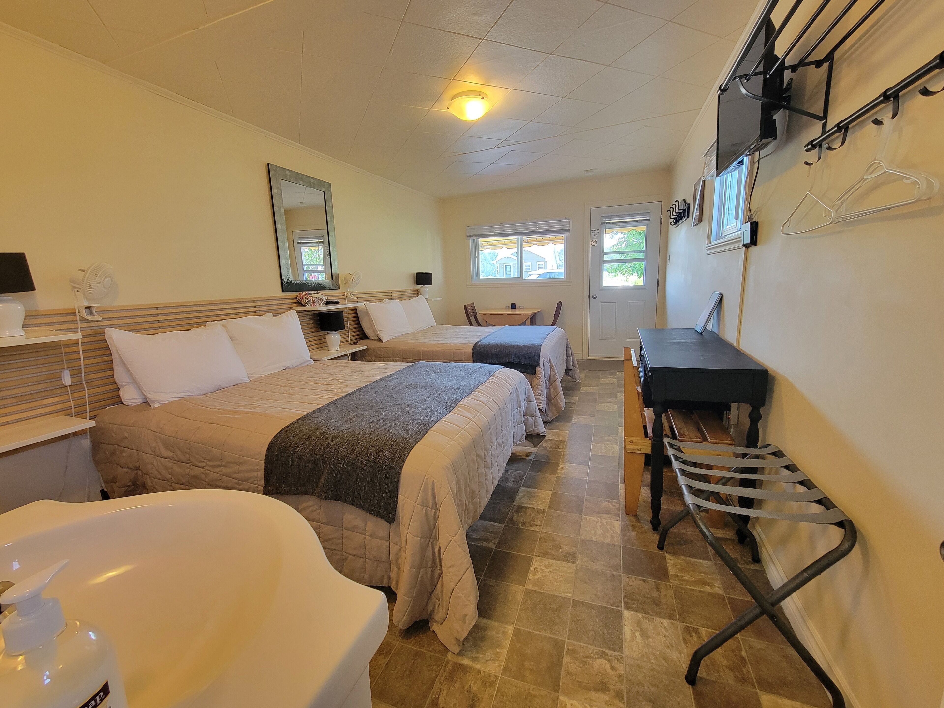 Chambre Double, 2 lits doubles, coin cuisine | Wi-Fi gratuit