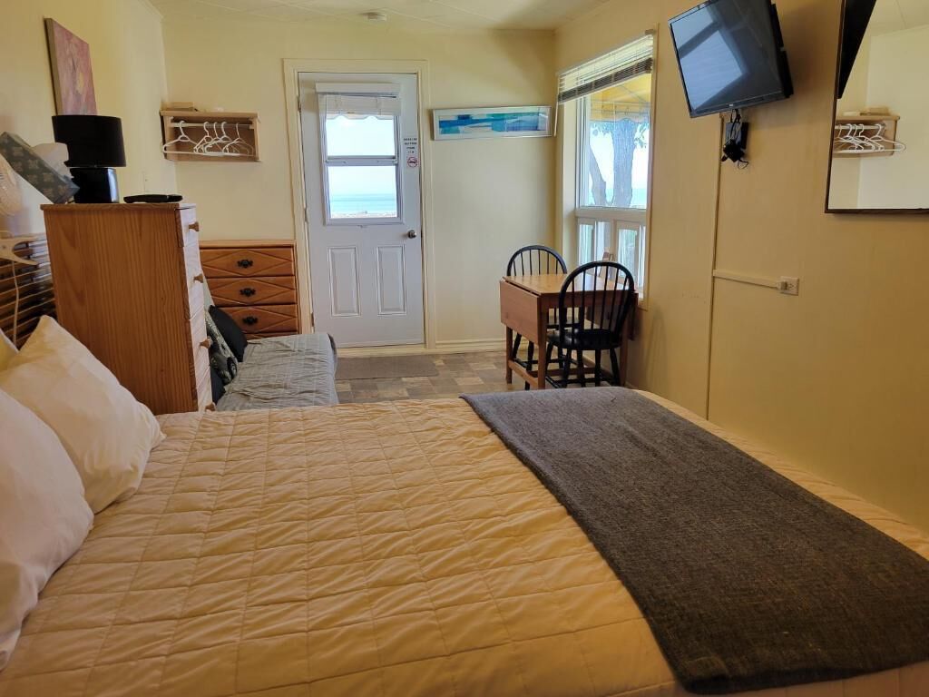 Habitación doble, 1 cama Queen size y sofá cama, cocineta, vista al mar | Wifi gratis 