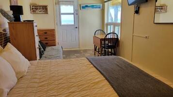 Habitación doble, 1 cama Queen size y sofá cama, cocineta, vista al mar | Wifi gratis