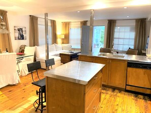 Interior - Twisted Factory • Modern 4BR • Pet Friendly (Tallahassee)