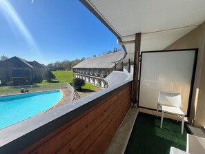 Unclassified image, 3 of 15, button - Apartment (Équemauville)