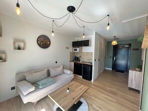 Unclassified image, 4 of 15, button - Apartment (Équemauville)