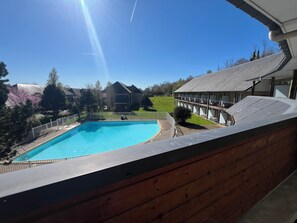 Unclassified image, 2 of 15, button - Apartment (Équemauville)