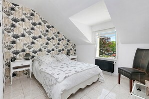 1 bedroom, WiFi, bed sheets - B&B “Chez Anne-Marie et Constant” with Shared Terrace, Garden & Wi-Fi (Pornichet)