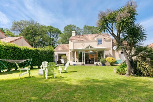 Chambre d’hôtes « Chez Anne-Marie et Constant » avec terrasse, jardin partagés et Wi-Fi