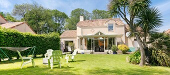 B&B “Chez Anne-Marie et Constant” with Shared Terrace, Garden & Wi-Fi