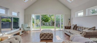 Stylish 3BDR Bungalow in Leigh on Sea