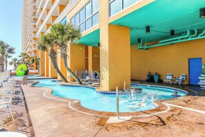 Pool - Coastal condo, close to beaches, shared pools (Panama City)