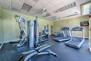Fitness facility - Stylish condo with gulf views, pool and gym (Miramar Beach)