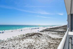 On the beach - Vibrant 3BR gulf front condo with beach access (Okaloosa Island)