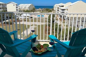 Property grounds - Personal Tesla Charger, Beach, Pool & Playground! (Cape San Blas)
