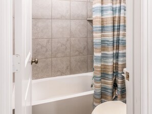 Hair dryer, towels - Woodridge - entire Home (Porter)