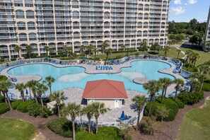 Pool - Ironwood at Barefoot Resort: Golf Views & Free Beach Shuttle (North Myrtle Beach)