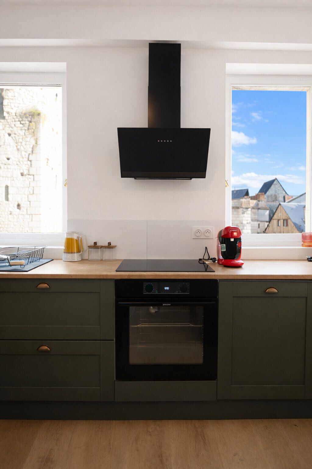 Fridge, microwave, oven, coffee/tea maker