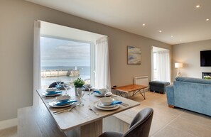 Dining - Seal`s Bay Luxury Holiday Home for 4 in Seahouses (Northumberland)