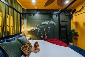 4 bedrooms, iron/ironing board, travel cot, free WiFi - *NEW* Near Disney|GameRoom+Theater+Pool (Anaheim)