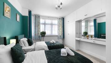 5 bedrooms, iron/ironing board, free WiFi, bed sheets