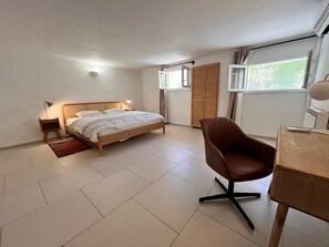 2 bedrooms, iron/ironing board, WiFi, bed sheets - 1900 traditional house in Grimaud (Grimaud)