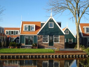 Exterior - Detached Holiday Home for 10 Guests (West-Graftdijk)