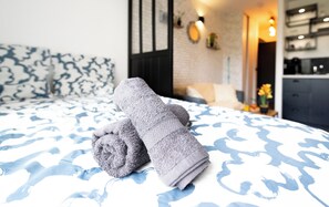 1 bedroom, free WiFi, bed sheets - Cosy, pleasant studio just a stone's throw from Paris (Saint-Denis)
