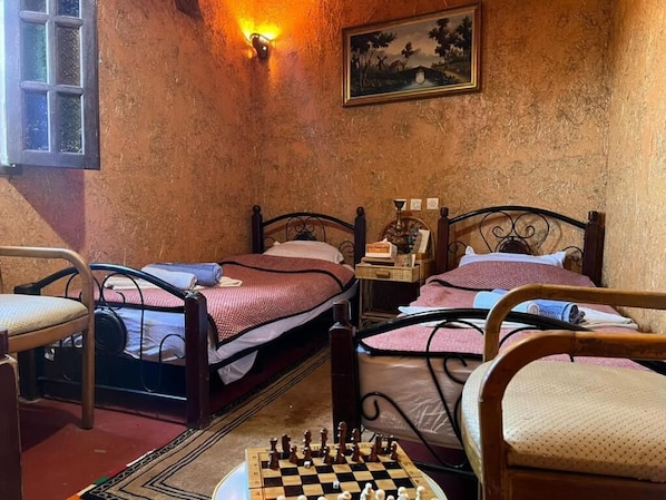 Kamar Triple, 3 Tempat Tidur Twin, balkon | Brankas dan kedap suara