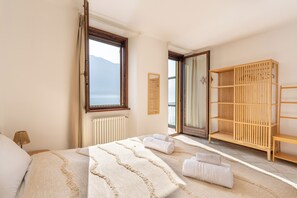 2 bedrooms, iron/ironing board, free WiFi, bed sheets - Lake Como Waterfront Balcony | SottoRiva 12 (Colonno)