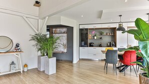 Interior - Villa Sylvia: Indoor Pool, Spa, Billiards, Sleeps 14, Near Ocean (Landevieille)