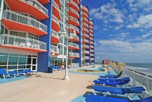 Terrace/patio - Prince Resort 1904- Oceanfront 2 Bedroom-Pool (North Myrtle Beach)
