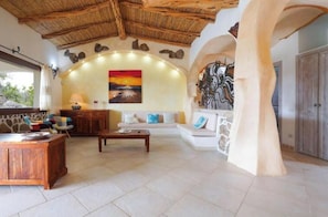 Living area - Villa Giulia: a charming retreat among the rocks of the Costa Smeralda (Arzachena)