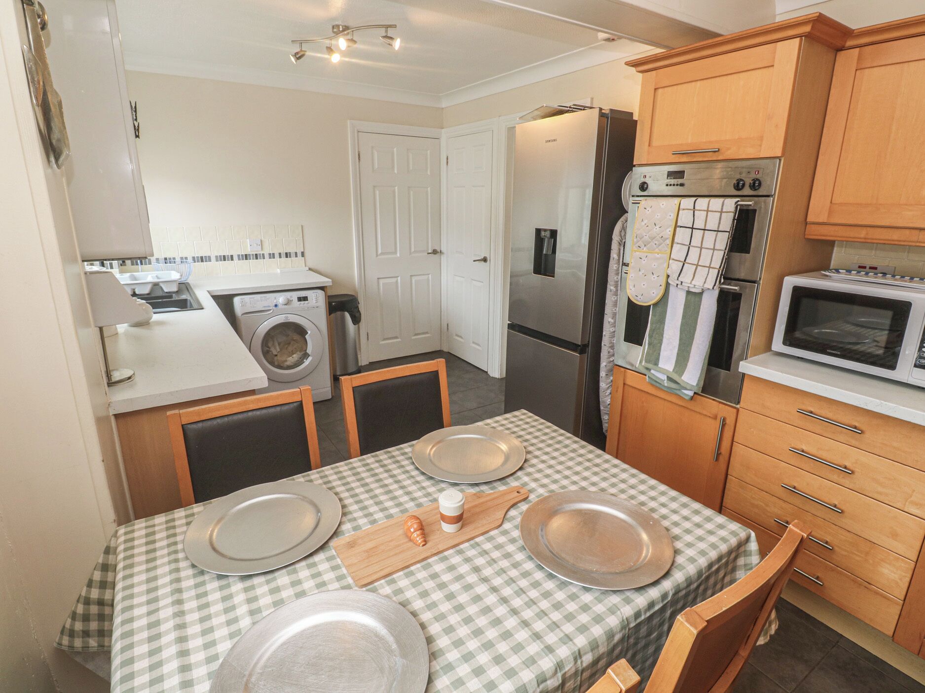 Cottage | Dining